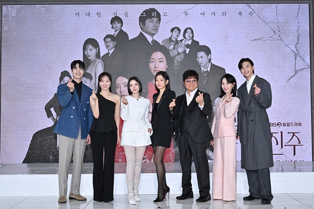 배우 김경보 천희주 남상지 박진희 최재성 김희정 강다빈(왼쪽부터)이 KBS2 새 일일드라마 '붉은 진주' 제작발표회에 참석해 다양한 이야기를 나눴다. /KBS2