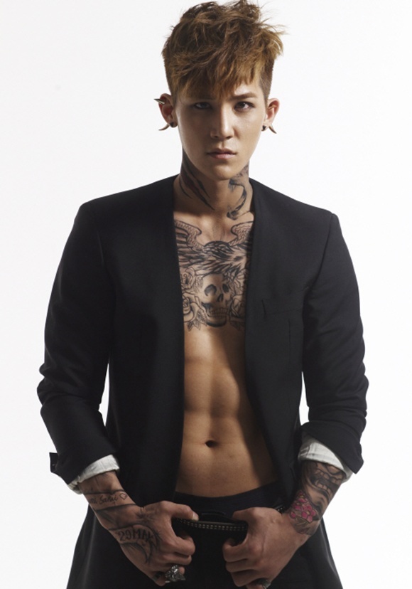 일본 인기 걸그룹 XG 제작자인 보이그룹 달마시안 출신 사이먼이 일본에서 마약을 소지하다가 긴급 체포됐다. 사진은 달마시안으로 활동하던 당시 모습.