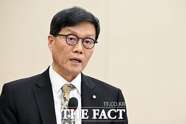 의원 질의에 답하는 구윤철 부총리 겸 재경경제부 장관.