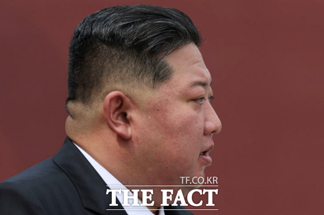 북한은 노동당 제9차 대회 4일 차 회의에서 당 규약 개정을 전원일치로 채택했다고 23일 밝혔다. 김정은 시대 통치 이데올로기인 '새시대 5대 당건설 노선'은 명문화 여부가 공개됐지만 적대적 두 국가와 관련해선 언급되지 않았다. 사진은 김정은 북한 국무위원장 /AP. 뉴시스