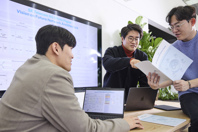 SK텔레콤이 중장기 네트워크 진화 전략을 담은 세번째 6G 백서 '아테나(ATHENA)'를 발간했다. /SK텔레콤