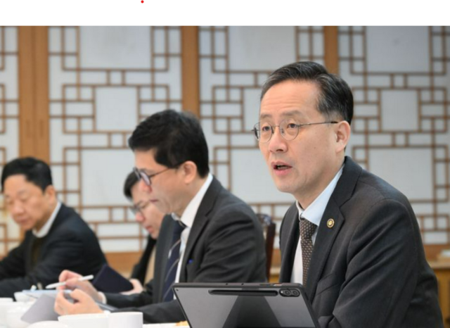 이형일 재정경제부 차관이 23일 서울 종로구 정부서울청사에서 시장상황점검회의를 주재하고 있다. /재정경제부