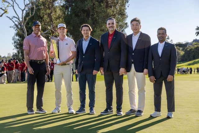 현대자동차 프리미엄 브랜드 제네시스가 미국 PGA 투어 최고 권위 시그니처 대회에 참여하며 스포츠 마케팅 전략에 박차를 가했다. (왼쪽부터) 타이거 우즈, '2026 제네시스 인비테이셔널' 우승자 제이콥 브리즈먼, 현대차 호세 무뇨스 대표이사 사장, 현대차 랜디 파커 북미법인 최고경영자(CEO), 제네시스사업본부장 이시혁 전무, 테드 멘지스테 제네시스 북미법인 최고운영책임자(COO). /현대차그룹