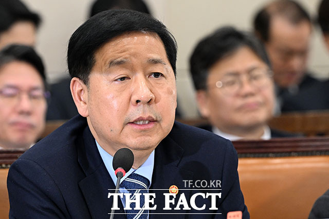 의원 질의에 답하는 구윤철 부총리 겸 재경경제부 장관.