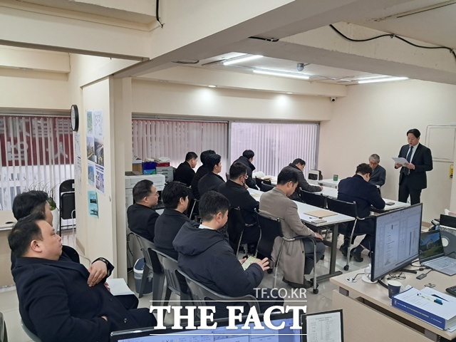 압구정5구역 현장설명회에는 현대건설과 DL이앤씨 등 8개 건설사가 참석했다. /압구정5구역 조합