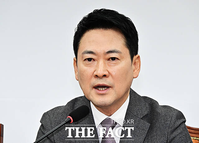 장 대표가 윤 전 대통령과 절연을 거부한 직후 더불어민주당과 국민의힘 지지율 격차는 더 벌어졌다. 사진은 장 대표가 23일 오전 서울 여의도 국회에서 열린 최고위원회의에 참석해 모두발언을 하고 있는 모습. /배정한 기자