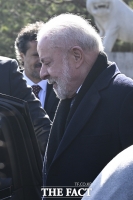  현충원 참배 후 이동하는 룰라 대통령 [포토]