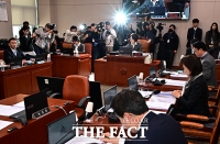  안건 상정하는 추미애 법사위원장 [포토]