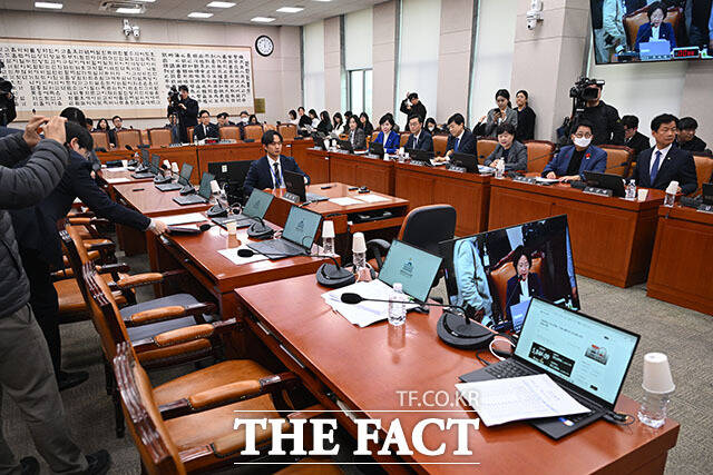 항의하며 이석한 국민의힘 의원들의 빈 자리.