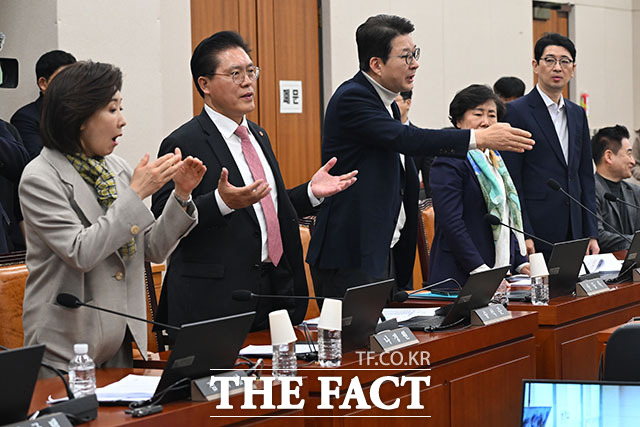 항의하며 이석한 국민의힘 의원들의 빈 자리.