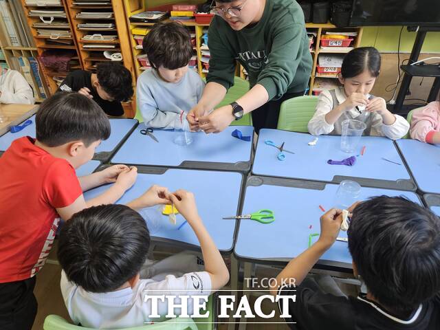 국립순천대학교 기초과학연구소가 생활과학교실을 운영하고 있다. /국립순천대학교