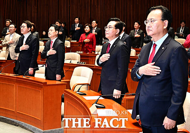 송언석 국민의힘 원내대표가 24일 오전 서울 여의도 국회에서 열린 의원총회에 참석해 모두발언을 하고 있다. /국회=배정한 기자