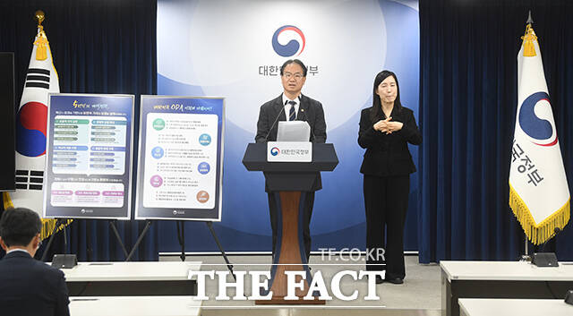 김영수 국무조정실 국무1차장이 24일 오후 서울 종로구 정부서울청사에서 제56차 국제개발 협력위원회 브리핑을 하고 있다. /박상민 인턴기자