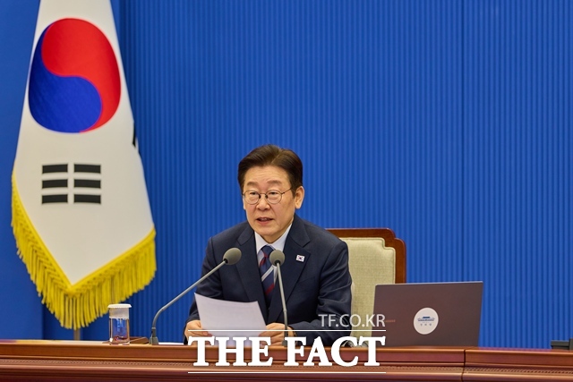 이재명 대통령이 19일 청와대에서 주재한 제24차 수석보좌관회의에서 발언하고 있다. /청와대