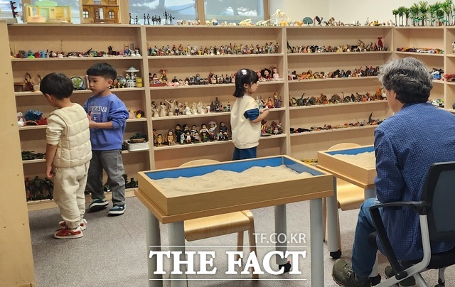 대구시 군위군교육발전위원회가 유·초등학생을 대상으로 모래 놀이 교실 참가자를 모집한다. /군위군