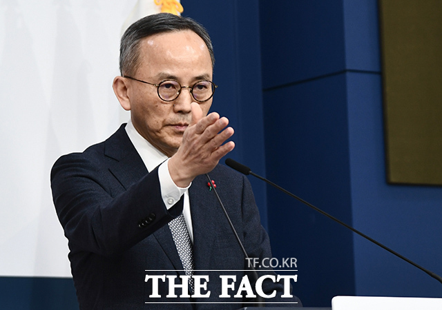 박일 외교부 대변인이 24일 오후 서울 종로구 외교부 청사에서 현안 관련 정례브리핑을 하고 있다. /박상민 인턴기자