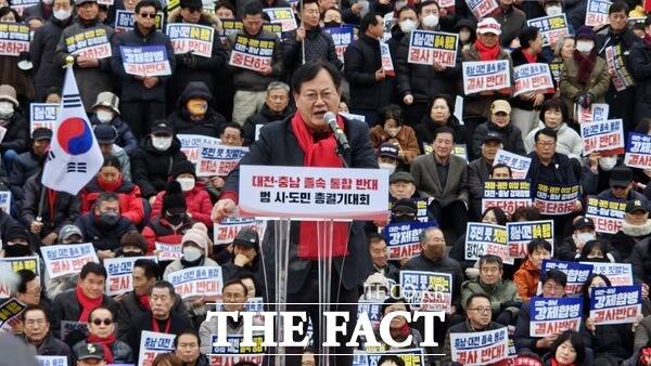 국민의힘이 24일 국회에서 대전·충남 졸속 통합 반대 범시도민 총궐기대회를 개최한 가운데 이은권 국민의힘 대전시당위원장이 연설을 하고 있는 모습. /대전정치부기자단