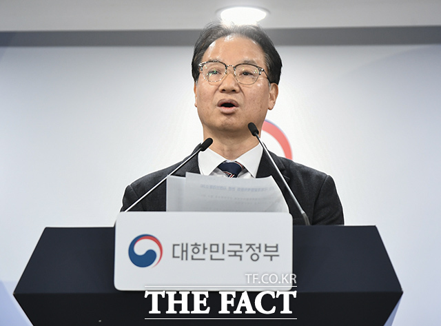 김영수 국무조정실 국무1차장이 24일 오후 서울 종로구 정부서울청사에서 제56차 국제개발 협력위원회 브리핑을 하고 있다. /박상민 인턴기자