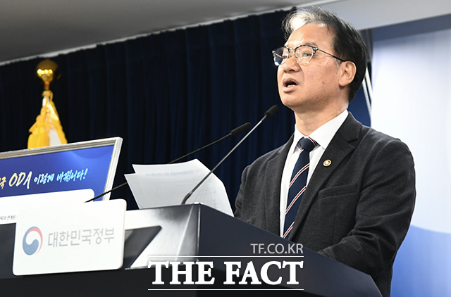 김영수 국무조정실 국무1차장이 24일 오후 서울 종로구 정부서울청사에서 제56차 국제개발 협력위원회 브리핑을 하고 있다. /박상민 인턴기자