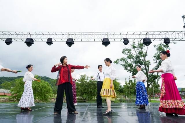 '매드 댄스 오피스'는 염혜란과 최성은이 플라멩코를 배우며 성장하는 이야기를 담았다. /㈜디스테이션