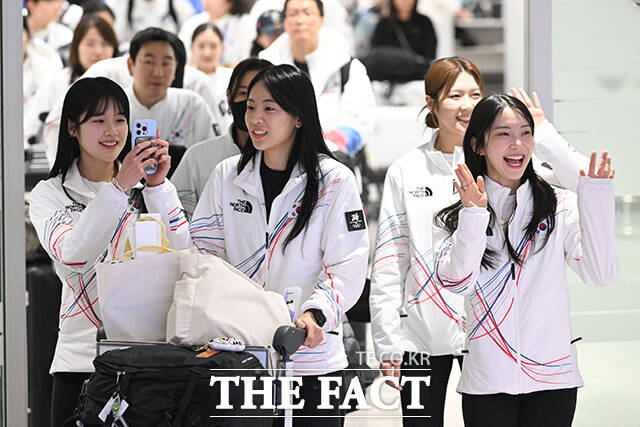 2026 밀라노·코르티나담페초 동계올림픽 한국 대표팀이 24일 오후 인천국제공항으로 귀국하고 있다. /인천국제공항=김성렬 인턴기자