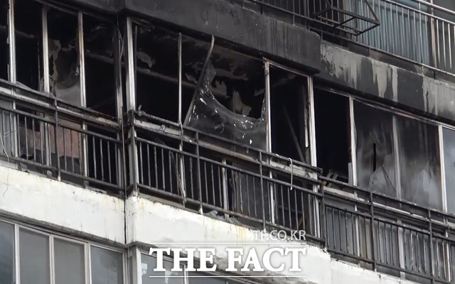 24일 오승혁의 현장은 서울 강남구 대치동 은마아파트를 찾았다. 이날 이곳에서 발생한 화재로 10대 여성 1명이 숨졌다. 같은 집에 있던 40대 어머니가 화상을 입었고 10대 여동생은 연기를 마셔 인근 병원으로 이송됐다. /서울 강남 은마아파트=오승혁 기자