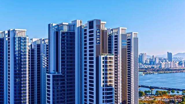 청담삼익아파트 주택재건축정비사업조합이 롯데건설이 시공한 하이엔드 주거 단지 '청담 르엘'의 보류지 12가구에 대한 매각 공고를 내고 입찰 절차에 돌입한다. /롯데건설