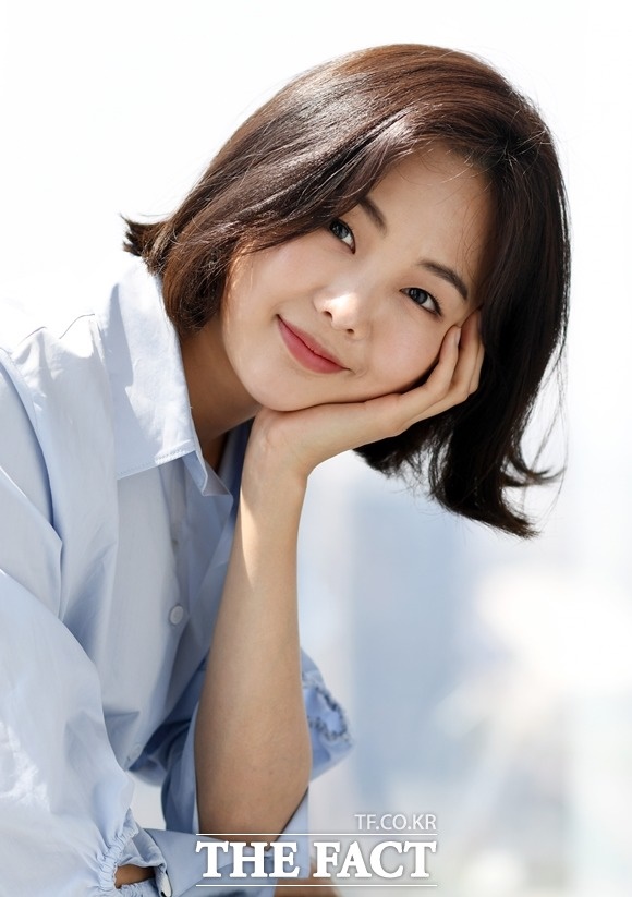 금새록은 시종일관 국어책을 읽는 듯한 어색한 톤과 똑같은 표정을 보여주며 시청자들의 몰입도를 방해하고 있다는 반응이 나오고 있다. /더팩트DB