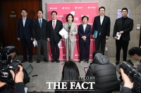  국민의힘 법사위원 '법사위 전체회의 지연 항의' [TF사진관]