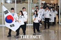  동계 올림픽 선수단 팬들 환영 받으며 ‘금의환향’ [TF사진관]
