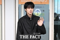  에이티즈 우영, 출국길 손인사 [TF사진관]