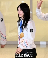  ‘2관왕’ 김길리, 금메달 목에 걸고 당당한 귀국 [포토]