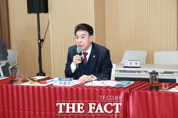 이응우 계룡시장이 25일 청양군 충남사회적경제혁신타운에서 열린 충남 시장․군수협의회에서 3군 본부 핵심지역 지원 특별법 제정을 건의했다. /계룡시