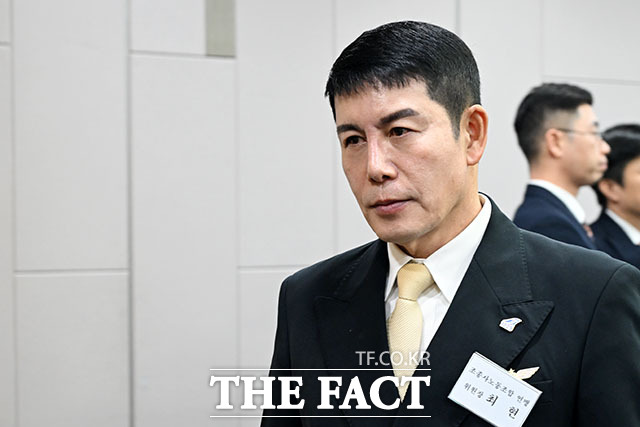 토론회 참석하는 최현 조종사노동조합연맹 위원장.