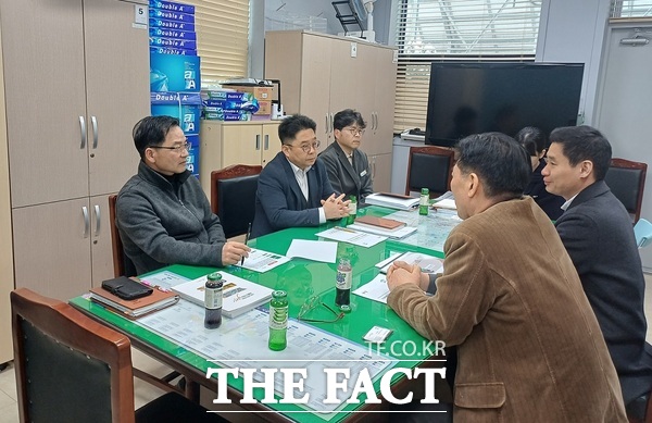 충남 계룡시와 강원도가 24일 민군 상생 협력방안과 지역 특화사업 발굴을 위한 실무 논의를 진행했다. /계룡시