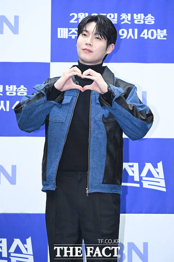 가수 손태진이 25일 오전 서울 마포구 상암 스탠포드호텔 코리아에서 열린 MBN 오디션 프로그램 ‘무명전설-트롯 사내들의 서열전쟁’ 제작발표회에 참석해 포즈를 취하고 있다. /서예원 기자