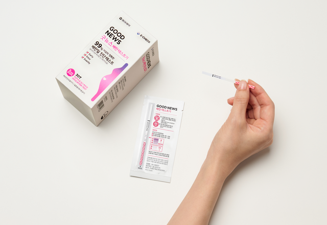 동아제약은 '이체크 굿뉴스 배란 테스트기'를 출시했다고 25일 밝혔다. /동아제약