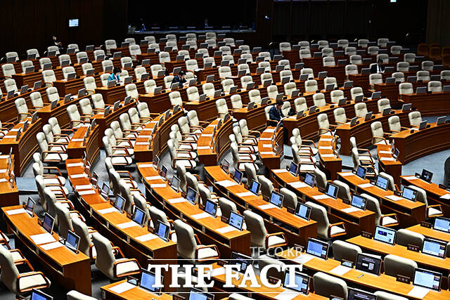 조승환 국민의힘 의원이 25일 오전 서울 여의도 국회에서 열린 제432회국회(임시회) 8차 본회의에 참석해 3차 상법 개정안(상법일부개정법률안)에 대한 무제한토론(필리버스터)를 하고 있다.