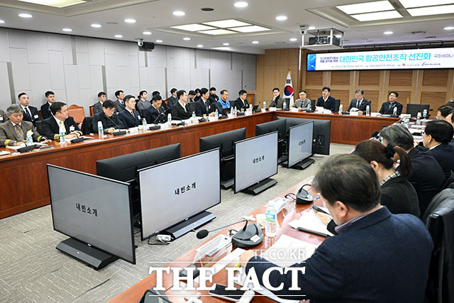 토론회에 참석한 관계자들.