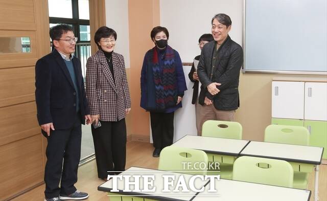 인천시의회 교육위원회가 25일 3월 개교 앞둔 인천 윤슬초교를 방문 현장 점검과 함께 애로사항을 청취했다. /인천시의회