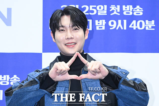 가수 손태진이 25일 오전 서울 마포구 상암 스탠포드호텔 코리아에서 열린 MBN 오디션 프로그램 ‘무명전설-트롯 사내들의 서열전쟁’ 제작발표회에 참석해 포즈를 취하고 있다. /서예원 기자