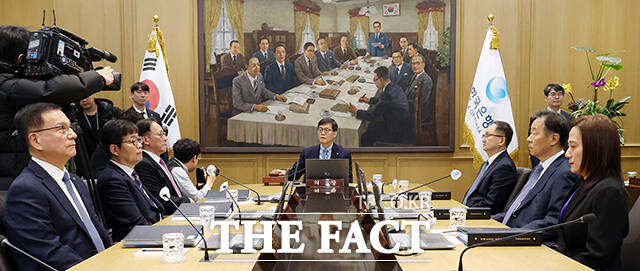 이창용 한국은행 총재가 지난 1월 15일 오전 서울 중구 한국은행에서 열린 금융통화위원회 본회의를 주재하는 모습. /남윤호 기자