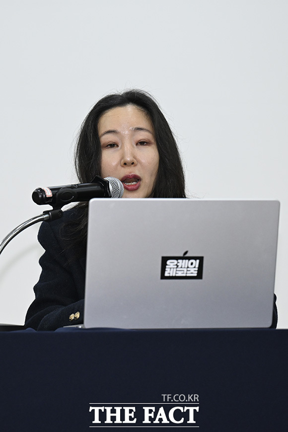 민희진은 풋옵션 대금 256억 원을 포기하는 대신 자신과 뉴진스를 둘러싼 모든 소송을 멈추고 분쟁을 마무리할 것을 하이즈에 제안했다./송호영 기자