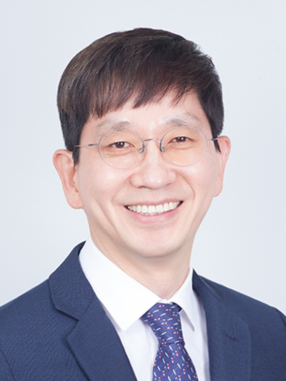 KB금융지주 사외이사후보추천위원회가 서정호 법무법인 더위즈 대표변호사를 신임 사외이사로 추천했다. /KB금융지주