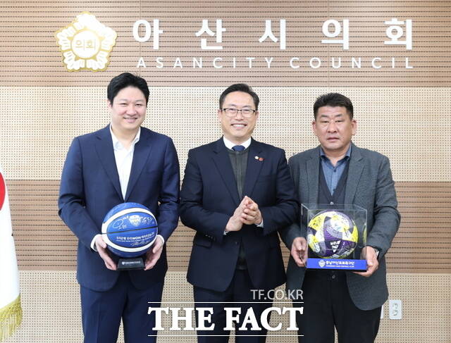 아산시의회가 아산프로축구단·우리WON 여자프로농구단과 간담회를 열고 지역 체육 발전 방안을 논의했다. /아산시의회