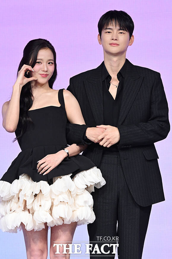 블랙핑크 지수(왼쪽)와 배우 서인국이 넷플릭스 새 시리즈 '월간남친'으로 함께 호흡을 맞춘다. /김성렬 기자