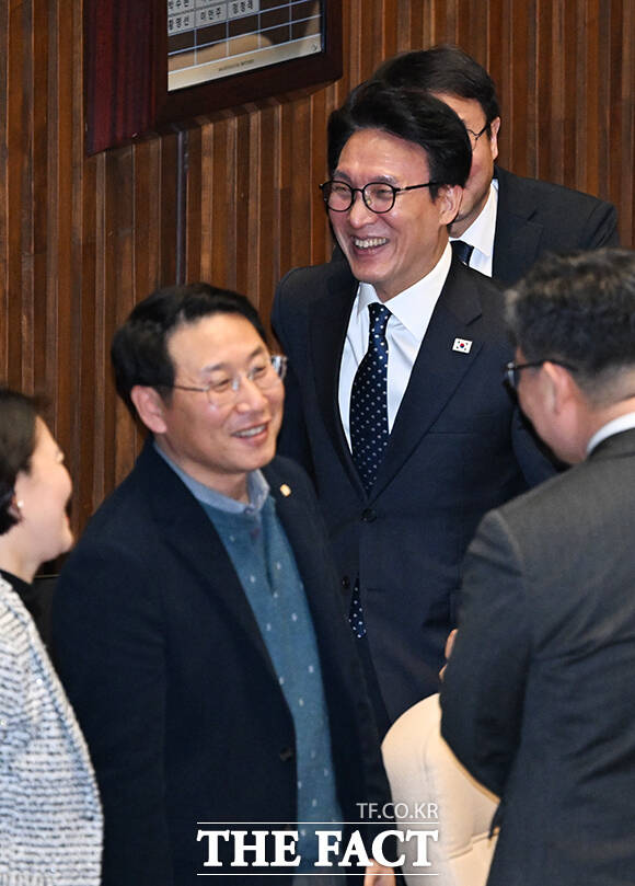 김민석 국무총리가 26일 서울 여의도 국회에서 열린 제432회 국회(임시회) 제8차 본회의에 참석해 환한 미소를 짓고 있다. /국회=배정한 기자