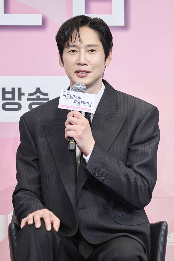 배우 박성훈이 '미혼남녀의 효율적 만남'으로 복귀하는 것과 관련해 