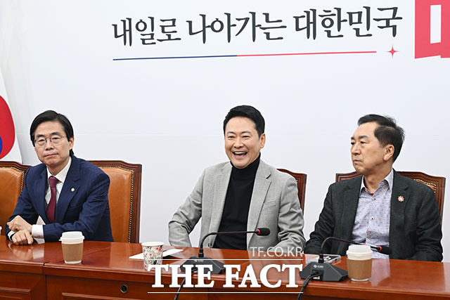 4선 이상 중진 의원들과 면담 갖는 장 대표.