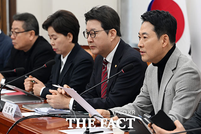 '원내대표 없는 최고위원회의' 속 타는 장 대표.